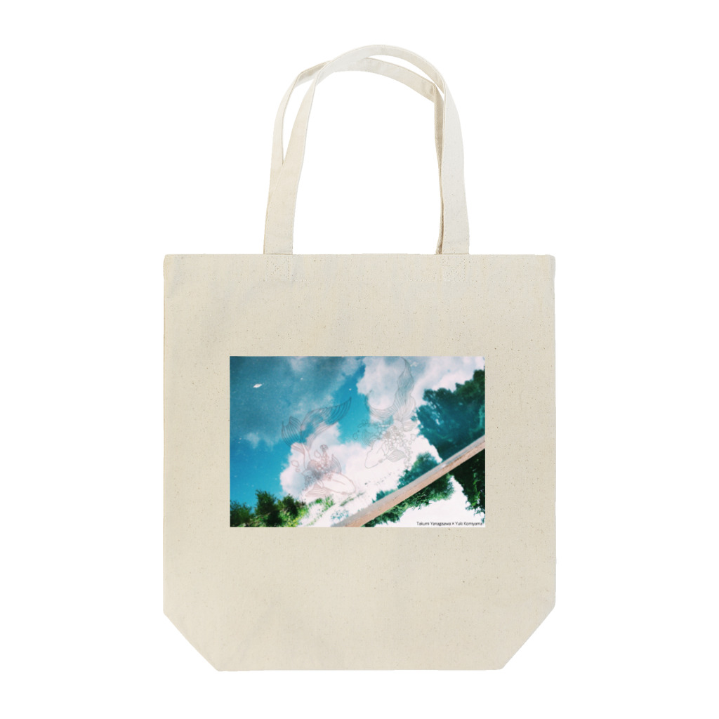 Takumi YanagisawaのSwimming fish Tote Bag