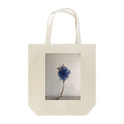 クワモト カツヒコの青い髪の花 トートバッグ