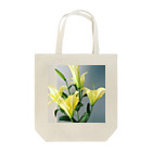 hugging love ＋《ハギング ラブ プラス》のyellow lily 1 Tote Bag