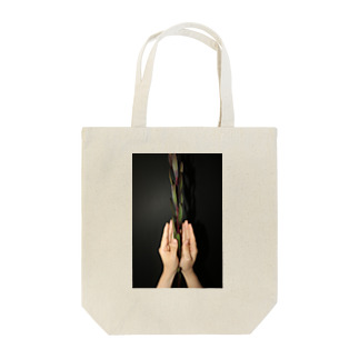 手と花 Tote Bag