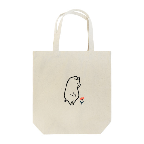 赤い花を見つめる豚さん Tote Bag