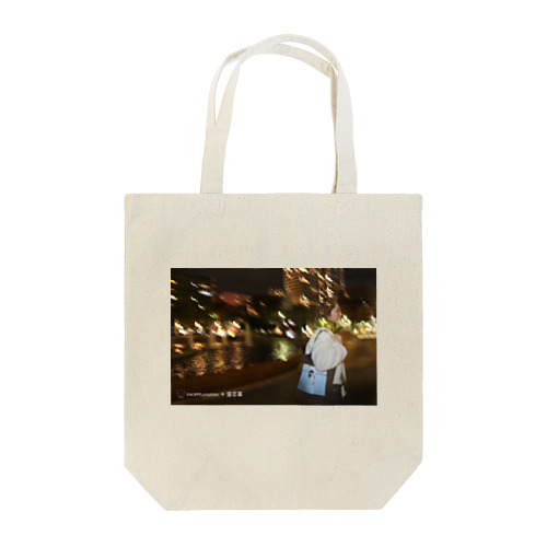 トートバッグを持つ女性幻想的バージョン Tote Bag