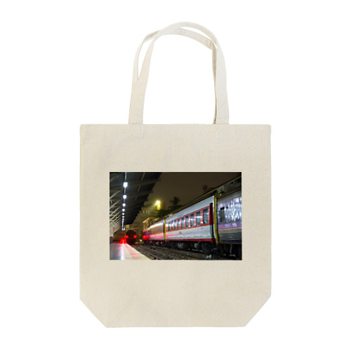 ブルートレインが旅情を誘う、タイ国鉄ファランポーン駅の夜 トートバッグ