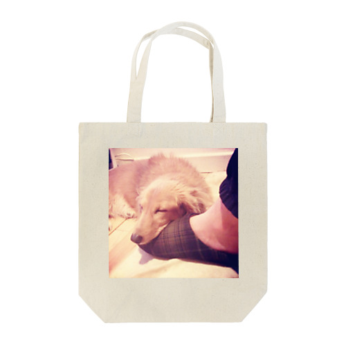 足の上で寝てくる犬 Tote Bag