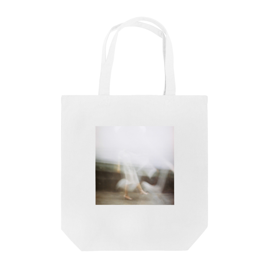 chamiのin the pool Tote Bag