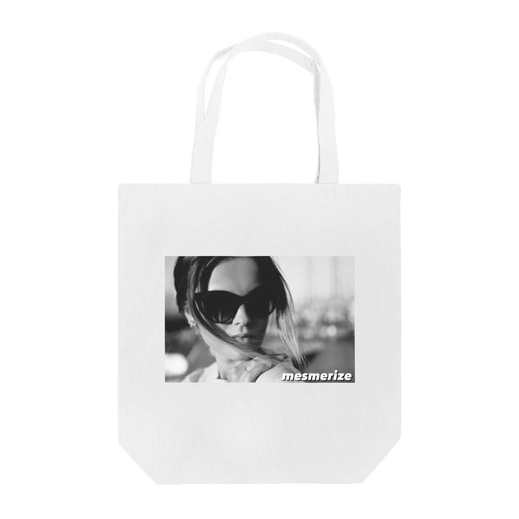 Juli MeerのMesmerize Tote Bag