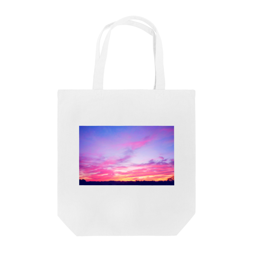 DOLUXCHIC RAYLOのPink Sunset sky Tote Bag