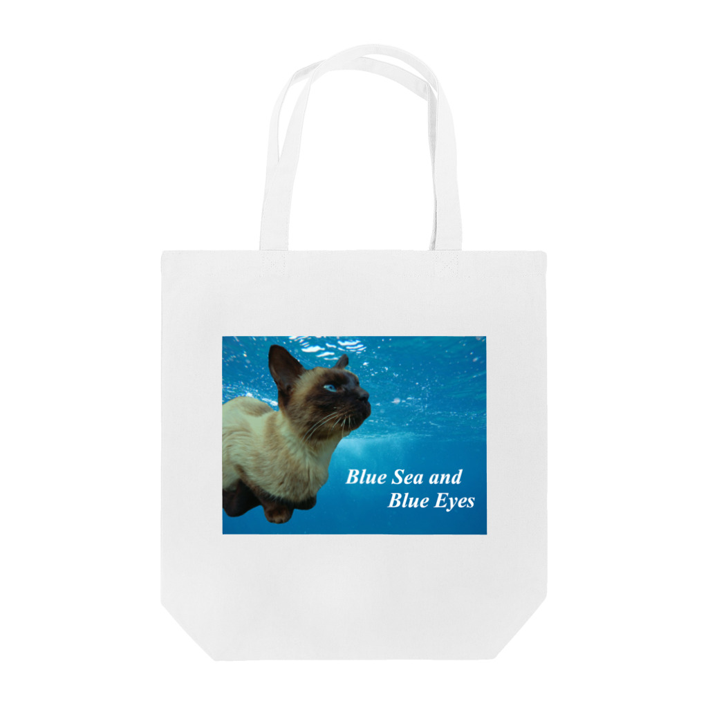 ちばっちょ【ち畳工房&猫ねこパラダイス】の青い海と青い瞳のシャム猫 トートバッグ