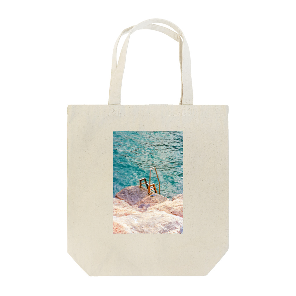 DGDGの季節外れの海水浴 Tote Bag