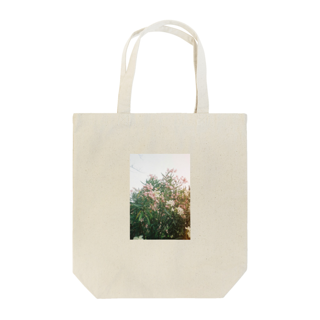 omusubi panのピンク ホワイト FLOWERS Tote Bag