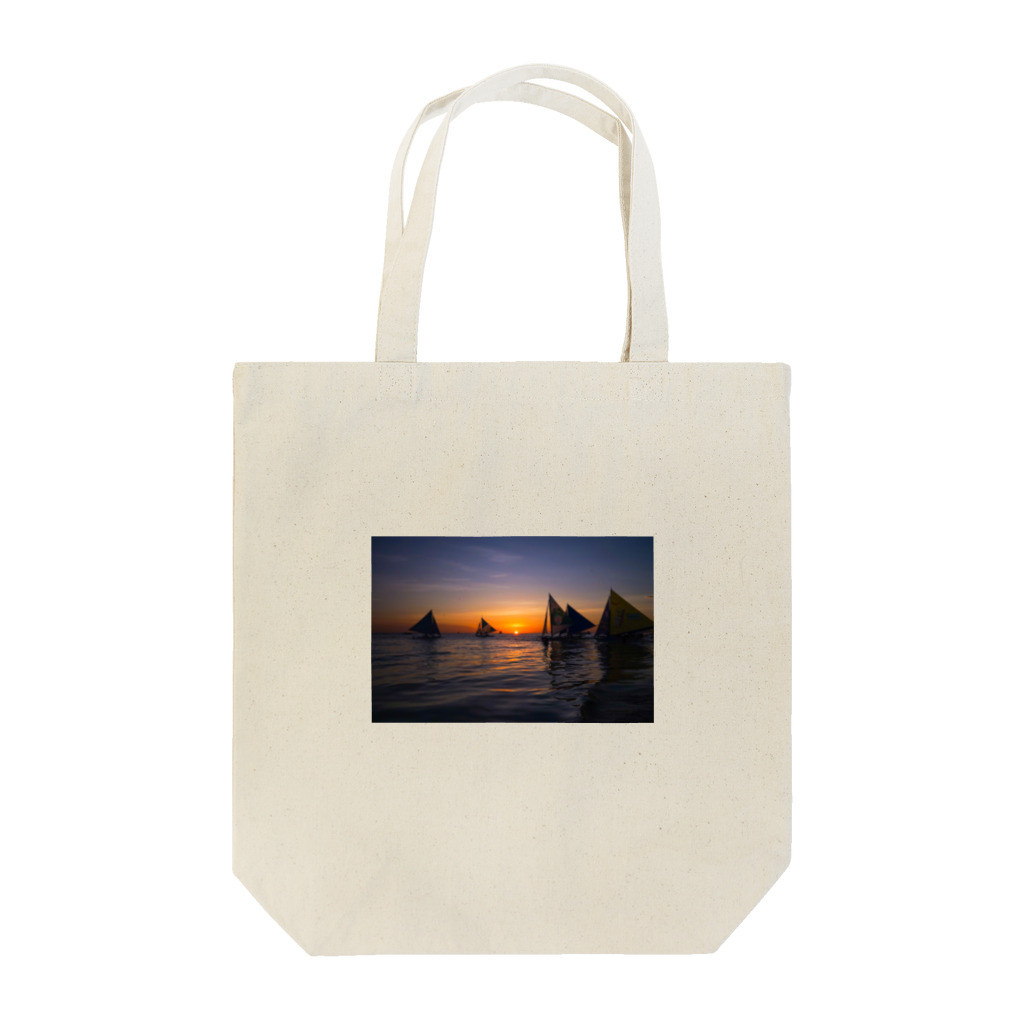 Be the Sunshineのフィリピンボラカイ島夕陽ヨット海 Tote Bag