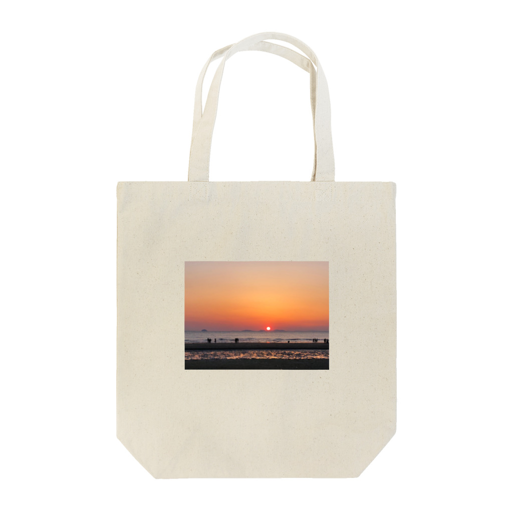 あおい¨̮♪の夕陽の海岸 トートバッグ