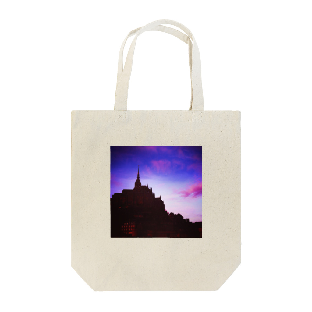 Aya HitakaのMont Saint Michel Tote Bag