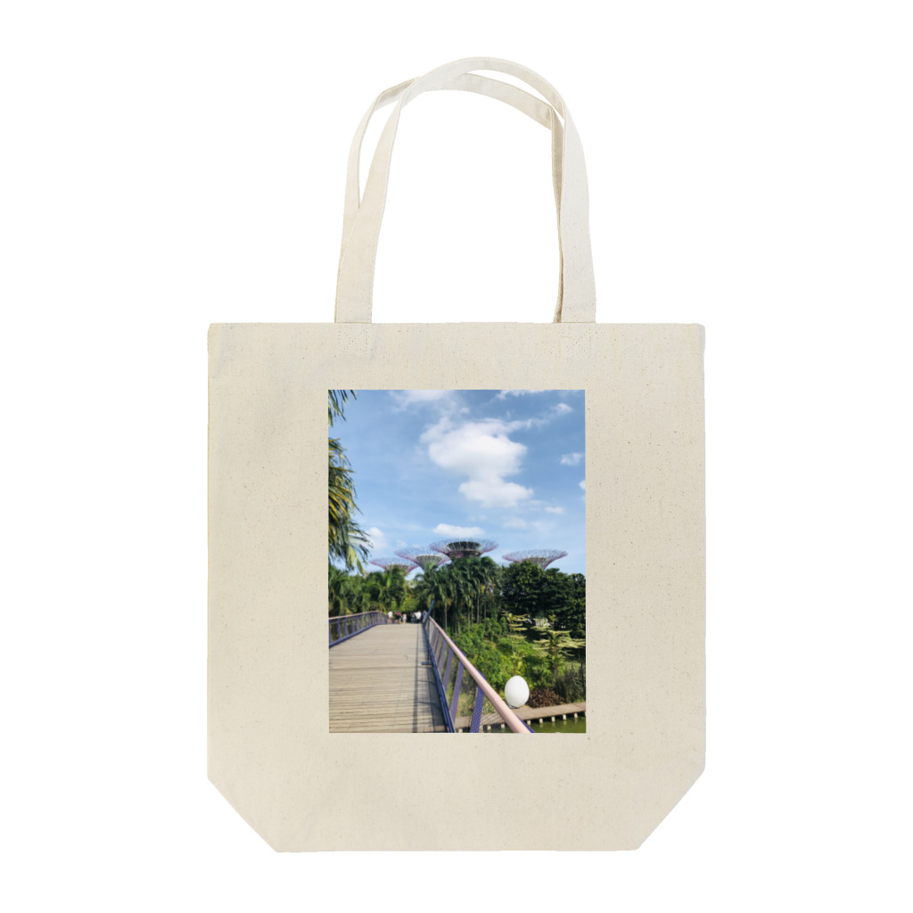 Komanech_outdoorsのGardens by the Bay in Singapore Tote Bag