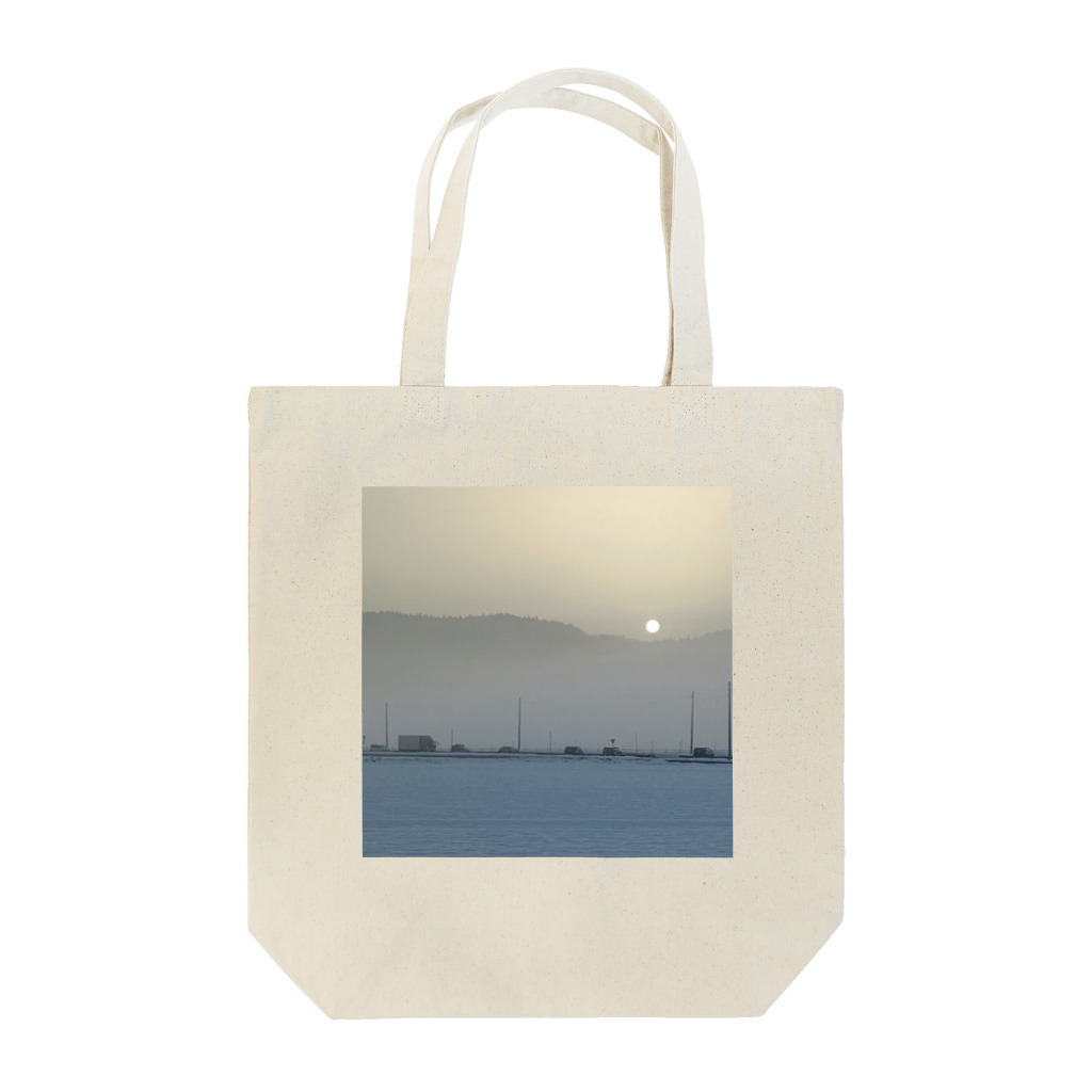 伊庭 匠の朝霧と満月 Tote Bag