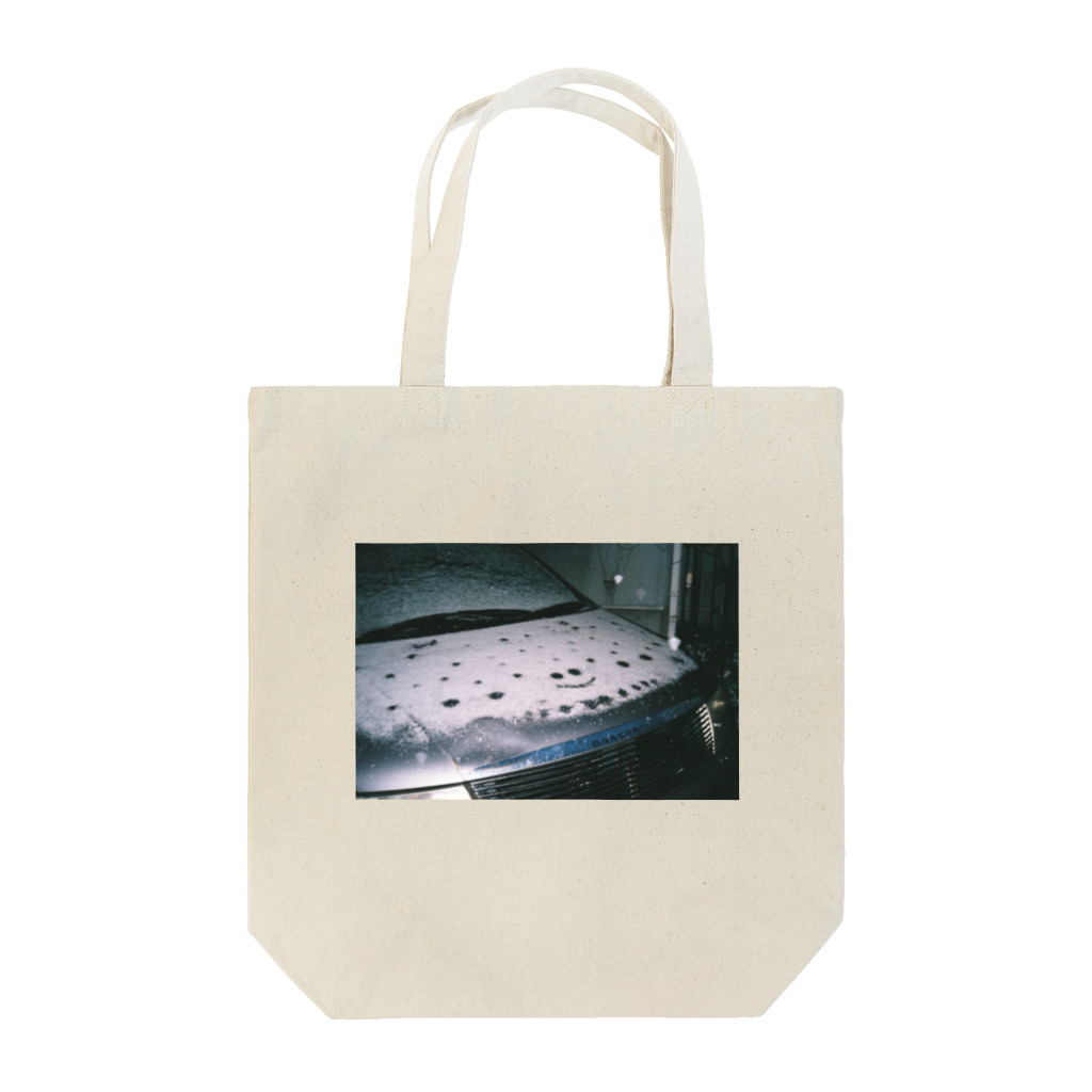 oni_boucleの車に積もる雪の中の☺︎ Tote Bag