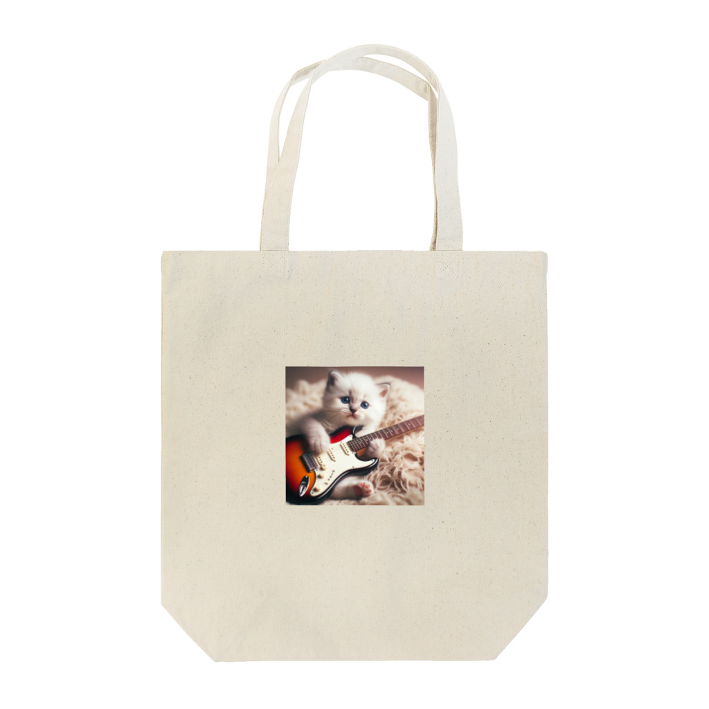 Yuji_Koroのストラトと白い子猫 トートバッグ