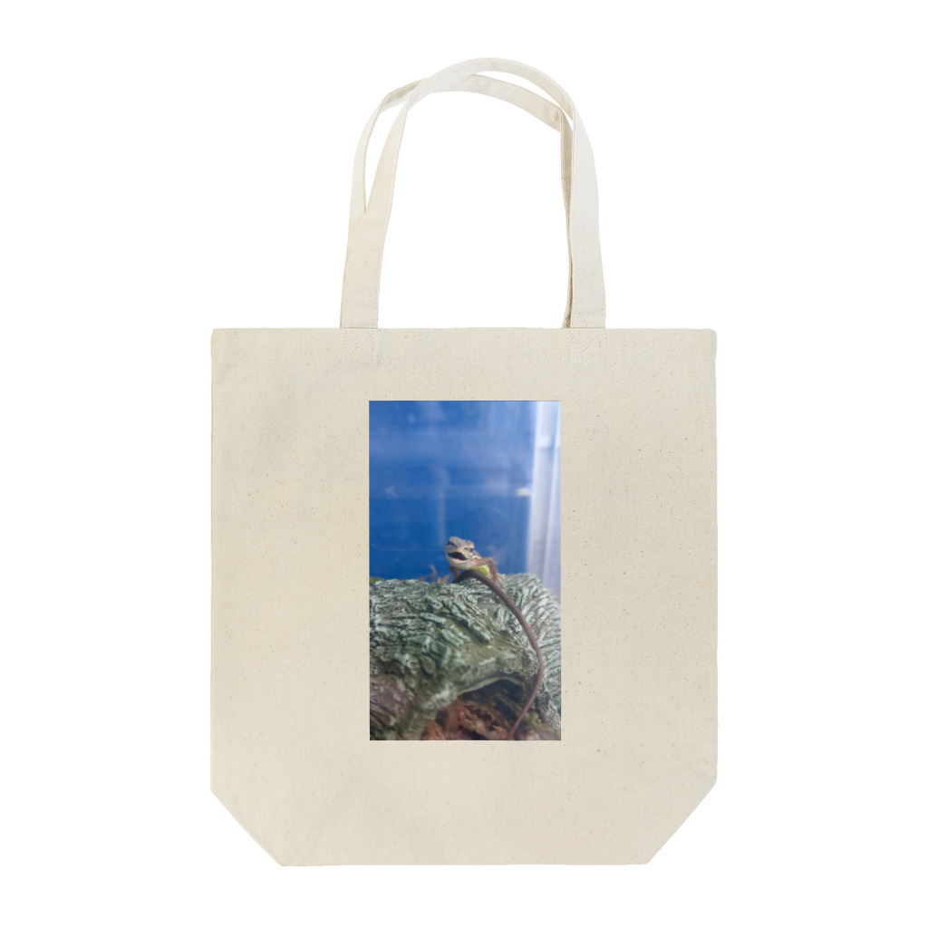 Makoto_Kawano Designの笑うトカゲ Tote Bag