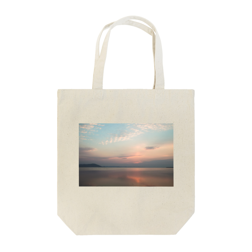 Okhotsk_scenery オホーツクの魅力お伝えし隊のサロマ湖の夕景 早春の揺らめき Tote Bag