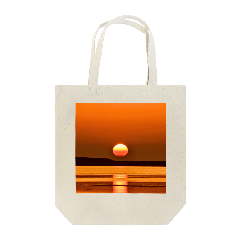 Okhotsk_scenery オホーツクの魅力お伝えし隊のサロマ湖のまん丸夕日 Tote Bag