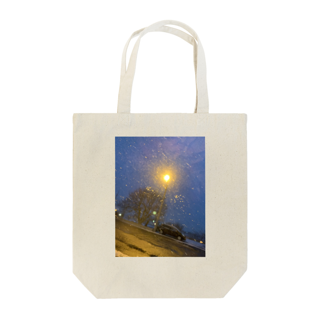 eto piricaの雪降る夜に Tote Bag