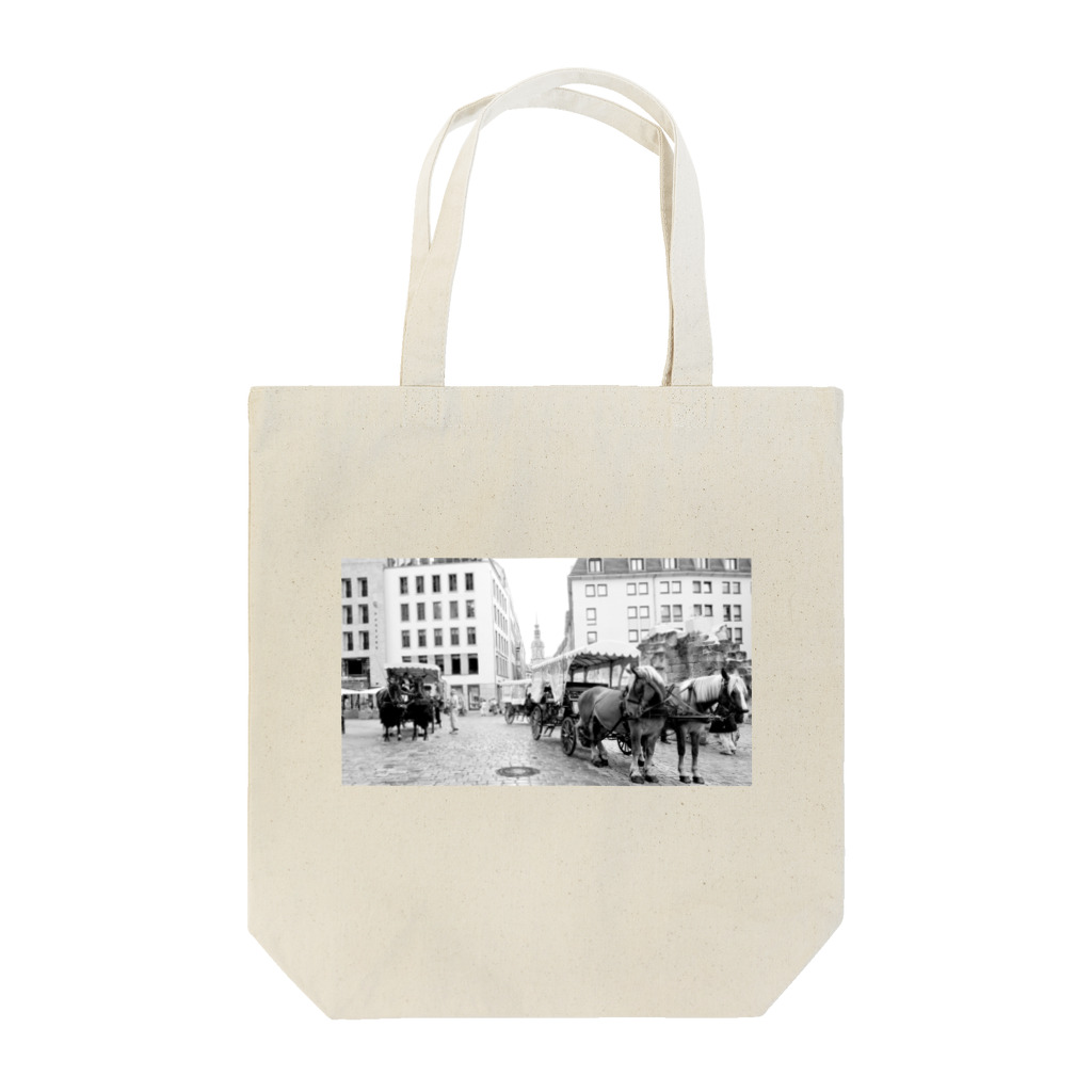 yuriekonoの馬車がいる風景 Tote Bag