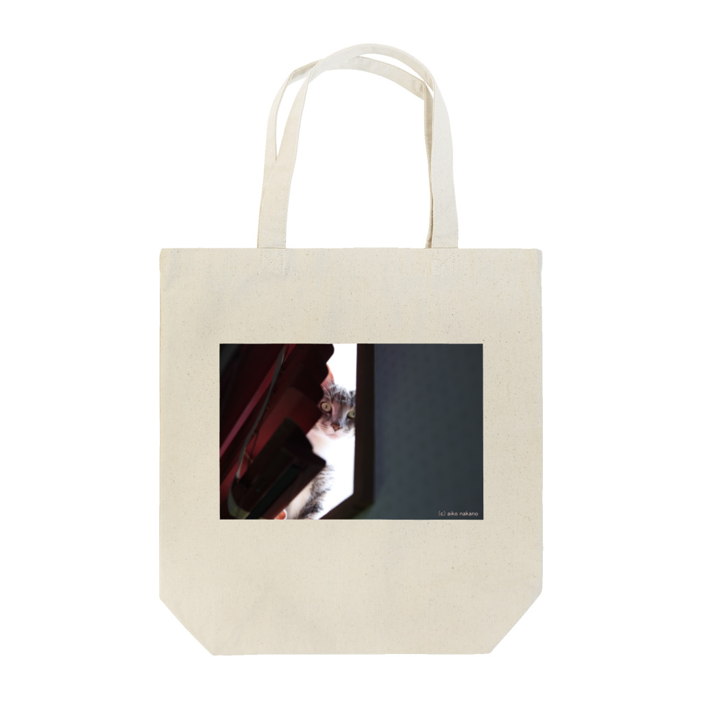 Aiko Nakanoの早く起きて欲しい猫 Tote Bag