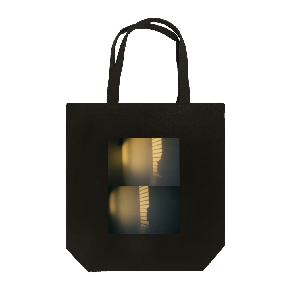 Leirion Hand CreationのPhantom girl Tote Bag