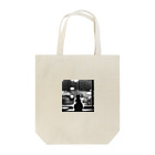 SaltyCookie Design Worksの窓の前で雨を眺めているネコ[クラシック] Tote Bag