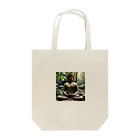 Take-chamaの深呼吸してリラックス☁️ 緑豊かな自然に囲まれた場所で、仏像が安らぎの空間を演出。 トートバッグ