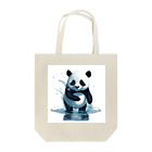 waterpandaのパンダの水遊び トートバッグ