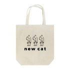 白と水色のカーネーションストアの新しいねこ（new cat）Tシャツ トートバッグ