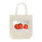 写真と手書き文字のトマトは水分です Tote Bag