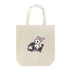 グレープオリジナルショップの猫の上に乗るウサギ Tote Bag