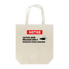 FastRetrieveのCATCH AND RELEASE  BARBLESS -TOTE　キャッチアンドリリース　バーブフック愛好 トートバッグ