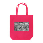 壁かべSHOP・SUZURI店の野良だった子猫さんファーストコンタクトモノクロ Tote Bag