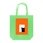 WAMI ARTの窓の外を見る猫オレンジ Tote Bag