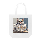 ローズの雑誌を読む猫 Tote Bag