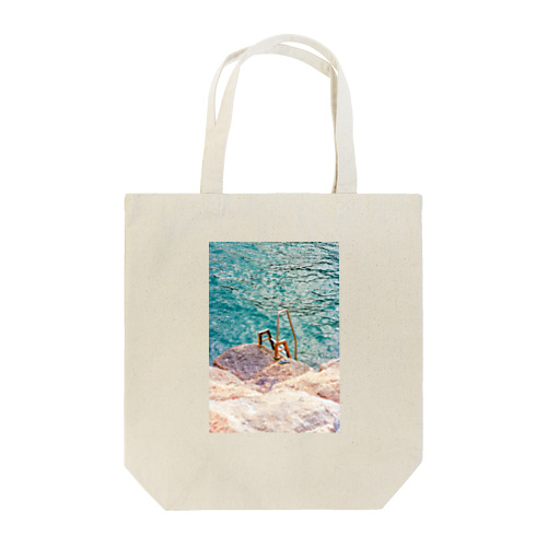 季節外れの海水浴 Tote Bag