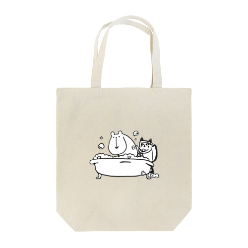 クマの入浴介助をするネコ Tote Bag