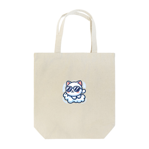 ふわふわの雲の上に座るねこちゃん Tote Bag