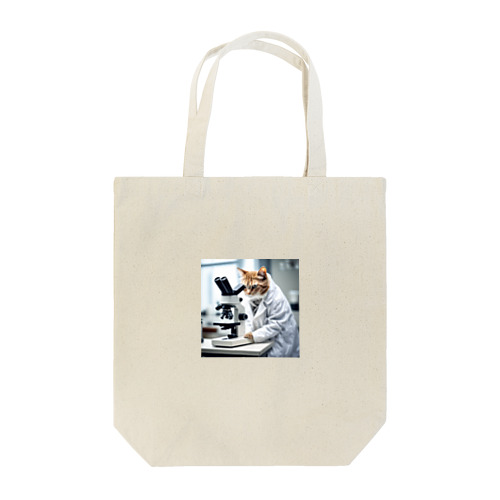 顕微鏡を覗き込む白衣を着た猫 Tote Bag