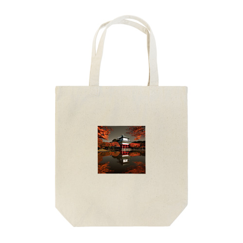 池に映る日本の歴史的建造物と紅葉 Tote Bag