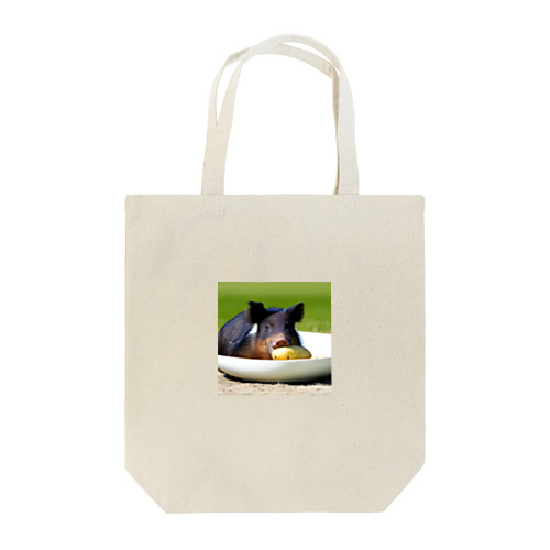 食事中のイノシシ Tote Bag