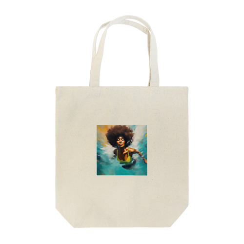海の世界を楽しむ女性 Tote Bag