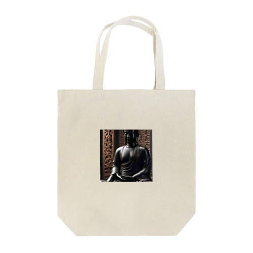 深みのある漆黒の色合いが美しく輝く厳かな仏像。 Tote Bag