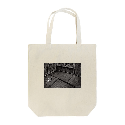 東陽片岡 畳に顔 Tote Bag