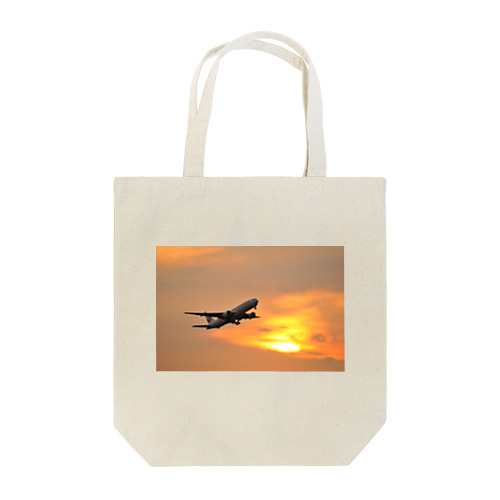 夕暮れの羽田国際空港 Tote Bag