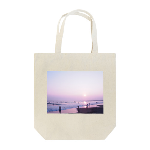 夕暮れの海岸 Tote Bag