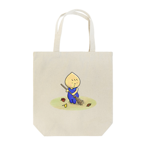 箒で落ち葉掃き Tote Bag